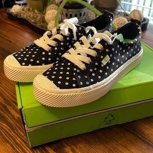 NWB Cariuma Polka Dot Shoes - Size 6